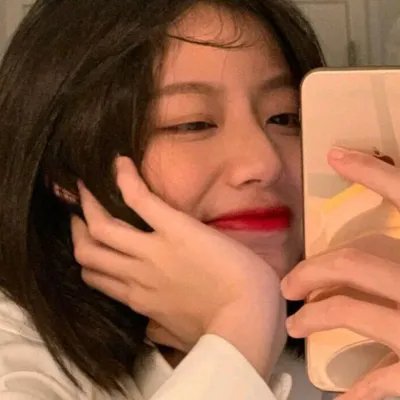 背后的她,眼前的我